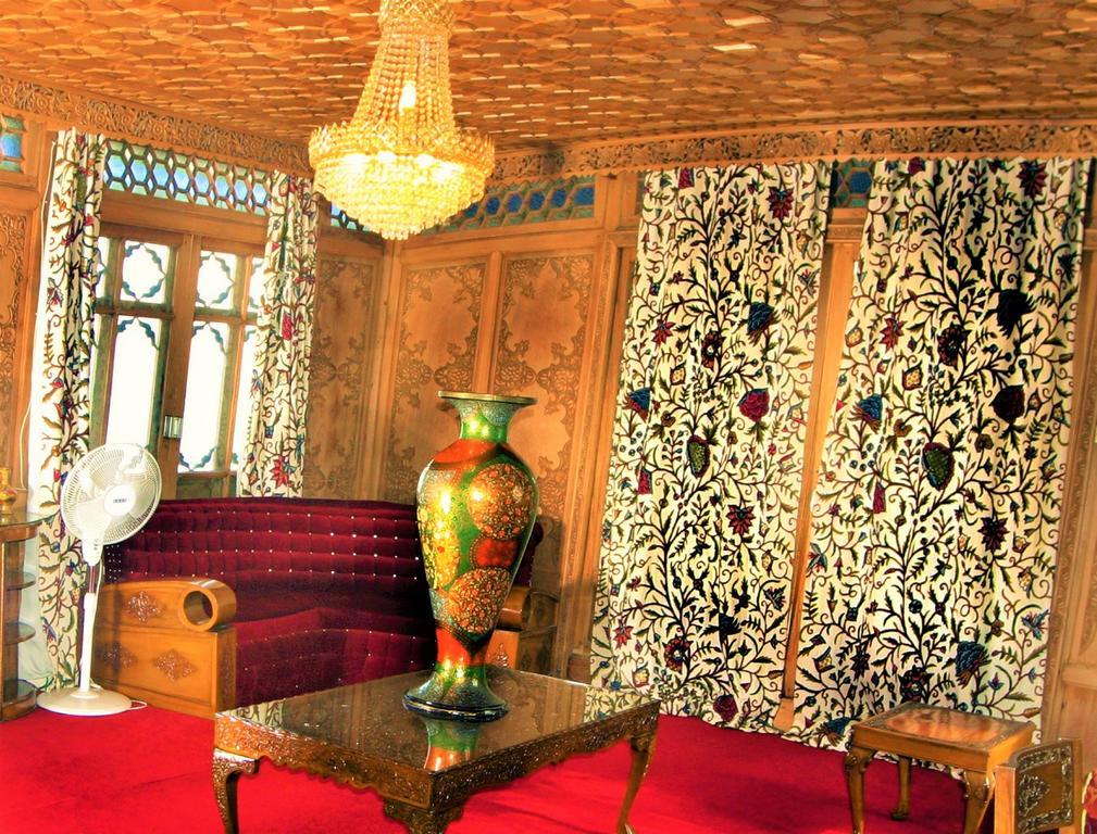 Yadgaar Houseboats Hotel Srīnagar Eksteriør billede