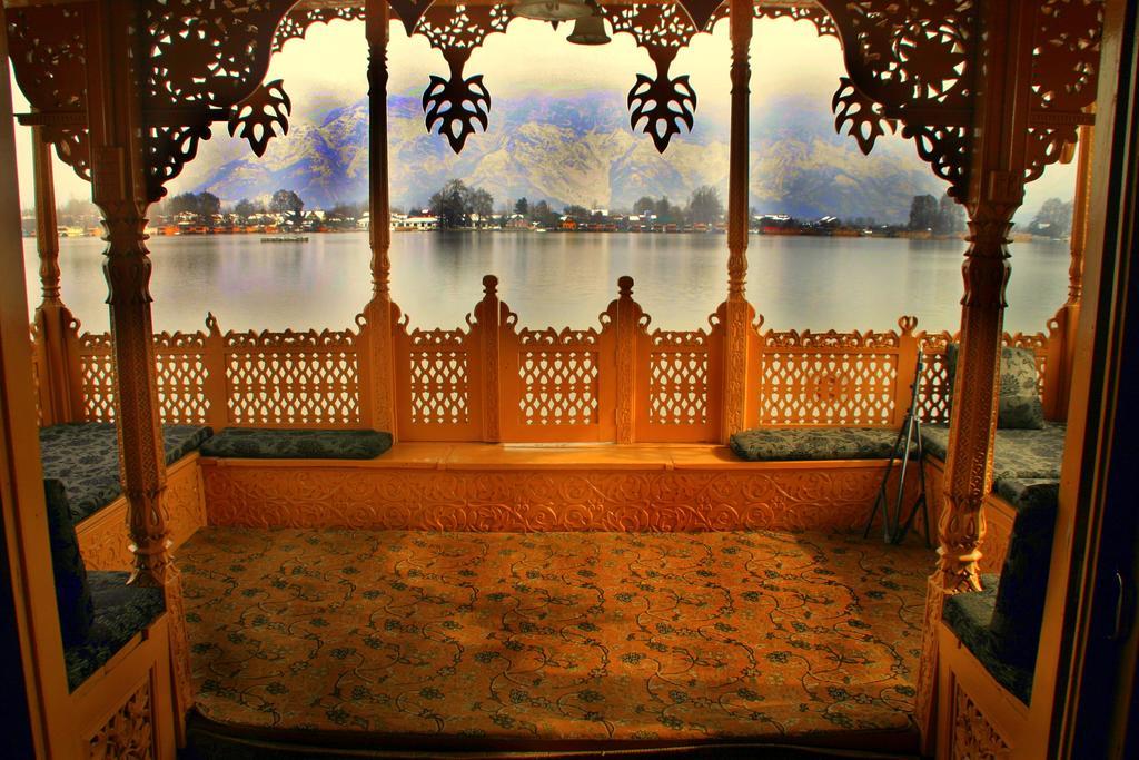 Yadgaar Houseboats Hotel Srīnagar Eksteriør billede