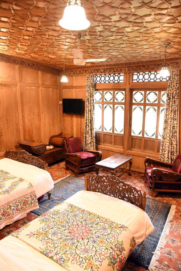 Yadgaar Houseboats Hotel Srīnagar Eksteriør billede